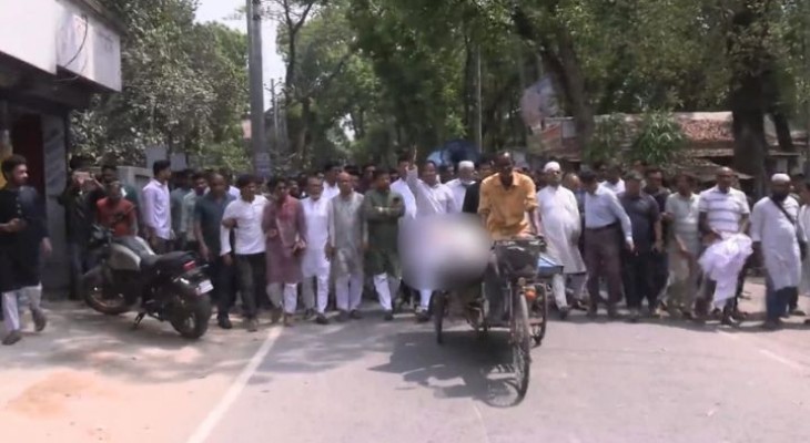 ঝিনাইদহে জামায়াত-বিএনপির সংঘর্ষে নিহতের মরদেহ ভ্যানে চড়িয়ে বিক্ষোভ